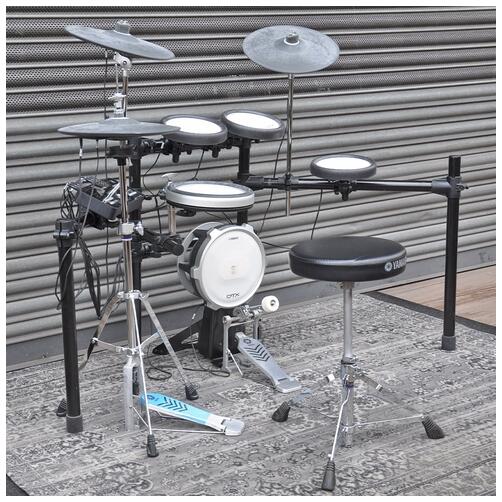 Yamaha Dtx582k Electronic Drum Kit With Pedal And Throne *2nd Hand*
